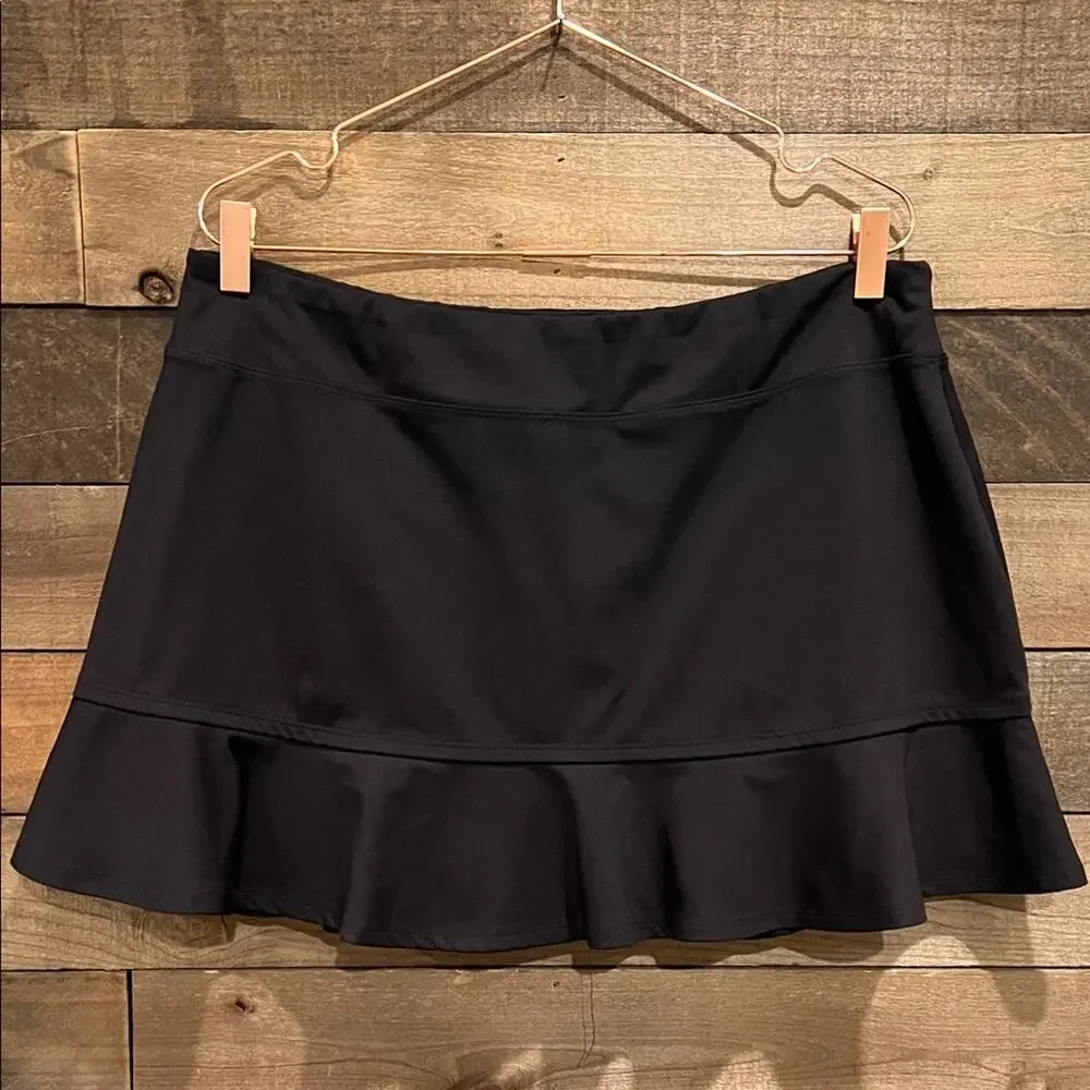 Tommy Bahama Women's Athletic Flounce Ruffle Hem Golf Skort in Black
